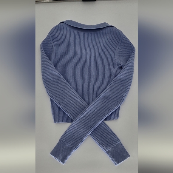 Hollister Blue Ribbed Button FronHollister Women's V-Neck Ribbed Sweater in Blue - Picture 6 of 6